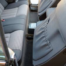Image 146/171 of Mercedes-Benz E 220 (1994)