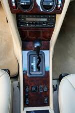 Image 24/63 of Mercedes-Benz 300 CE (1991)
