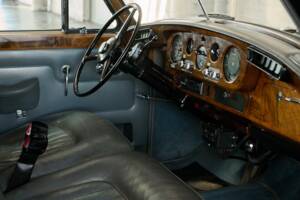Image 42/50 of Bentley S 3 (1964)