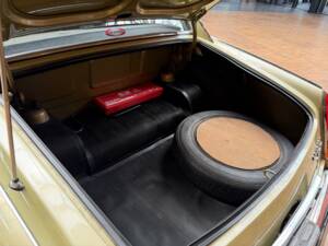 Bild 24/36 von Peugeot 404 Coupé (1966)