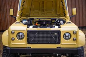 Image 15/28 of Land Rover 90 (1988)