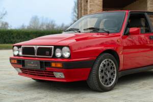 Image 17/50 of Lancia Delta HF Integrale 16V (1989)