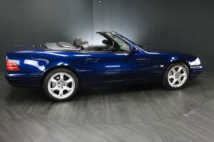 Image 11/49 of Mercedes-Benz SL 500 (2000)