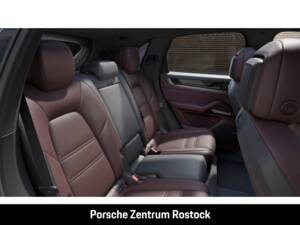 Image 13/14 of Porsche Cayenne S E-Hybrid (2026)