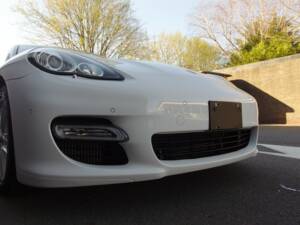 Bild 10/99 von Porsche Panamera Turbo (2009)