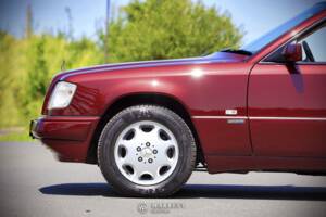 Bild 3/79 von Mercedes-Benz E 220 (1996)