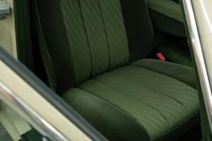 Bild 24/50 von Mercedes-Benz 280 SE (1984)