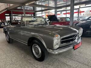 Image 20/30 of Mercedes-Benz 230 SL (1965)