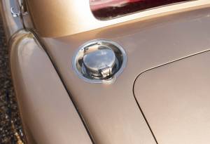Image 16/34 of Jaguar XK 120 FHC (1952)