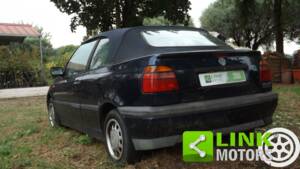 Immagine 6/10 di Volkswagen Golf III Cabrio 1.6 (1996)