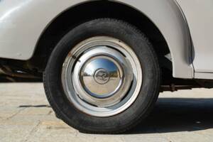Image 18/50 of Morris Minor 1000 (1958)