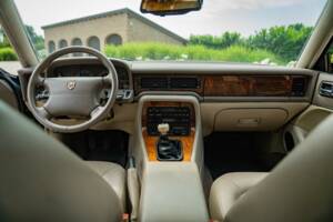 Image 42/50 of Jaguar XJ6 3.2 (1995)