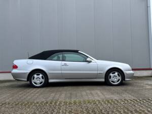 Image 6/50 of Mercedes-Benz CLK 230 Kompressor (2001)