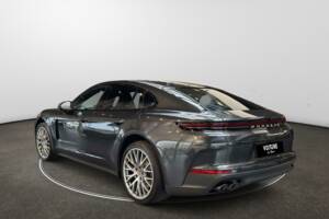 Image 2/10 of Porsche Panamera 4 E-Hybrid (2024)