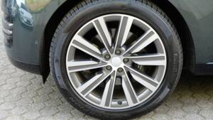 Image 30/61 of Land Rover Range Rover D350 (2025)