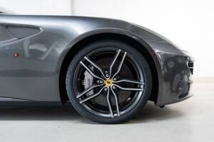 Image 37/47 of Ferrari FF (2015)