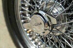 Image 34/50 de Jaguar E-Type 3.8 (1964)