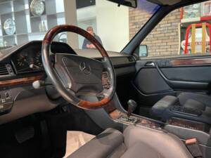 Immagine 2/8 di Mercedes-Benz 500 E (1996)