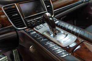 Image 17/31 of Porsche Panamera Turbo (2010)