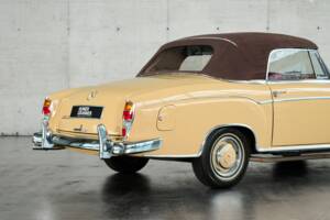 Immagine 29/50 di Mercedes-Benz 220 S Cabriolet (1958)