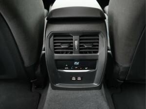 Image 46/50 of BMW 330i xDrive Touring (2025)