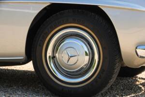 Image 43/50 de Mercedes-Benz 190 SL (1960)