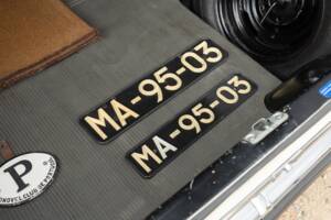 Imagen 38/40 de Mercedes-Benz 230/4 (1976)