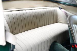 Image 16/20 of Daimler SP 250 (1962)