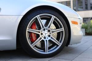 Image 13/75 of Mercedes-Benz SLS AMG Roadster (2012)