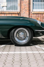 Image 54/63 of Jaguar E-Type (1969)