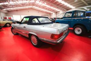 Afbeelding 2/14 van Mercedes-Benz 420 SL (1987)