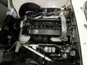 Image 9/15 de Jaguar E-Type (1968)
