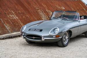 Image 14/34 de Jaguar E-Type (1968)