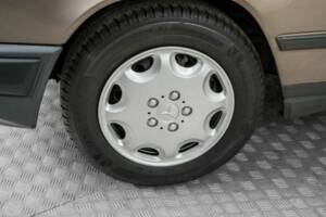 Image 23/50 of Mercedes-Benz 300 TD (1986)