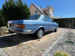 Image 8/8 of Mercedes-Benz 230 CE (1982)