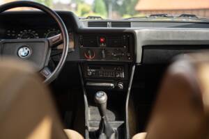 Image 35/76 of BMW 323i (1982)