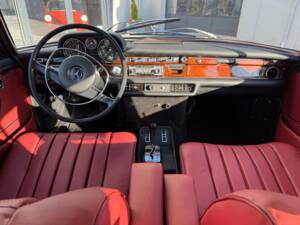 Image 15/32 of Mercedes-Benz 300 SEL 6.3 (1970)