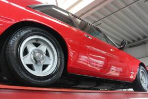 Image 10/50 de Ferrari 365 GT4 2+2 (1974)