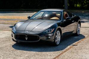 Bild 11/37 von Maserati GranTurismo S (2010)