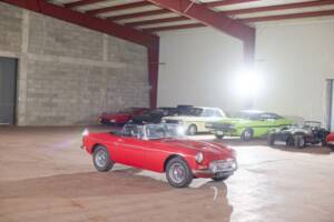 Image 8/27 of MG MGB GT (1972)