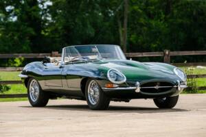 Image 11/36 de Jaguar E-Type (1967)