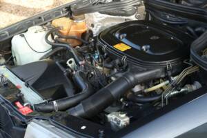 Image 36/50 of Mercedes-Benz 200 E (1992)