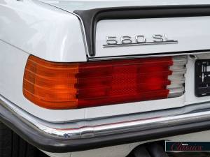 Image 5/23 de Mercedes-Benz 560 SL (1987)