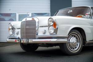 Image 7/24 de Mercedes-Benz 220 SE b (1963)