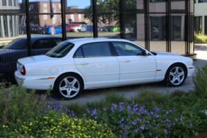 Imagen 25/77 de Jaguar XJ 8 4.2 (2005)