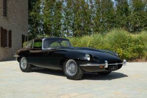Image 2/50 de Jaguar E-Type (1968)