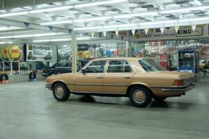 Image 7/50 de Mercedes-Benz 350 SE (1973)