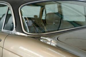 Bild 17/50 von Jaguar XJ 6 L 4.2 (1975)