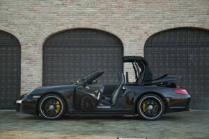 Image 16/50 of Porsche 911 Carrera GTS (2011)