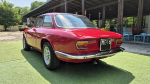 Bild 13/50 von Alfa Romeo Giulia 1300 GT Junior (1971)
